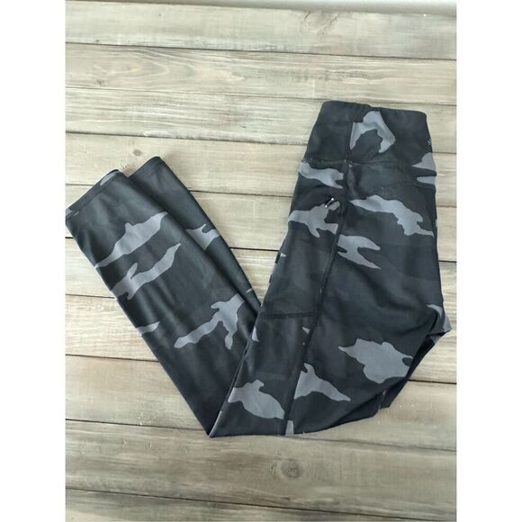 Athleta Dark Camo Contender Tights Size Small - Picture 13 of 13